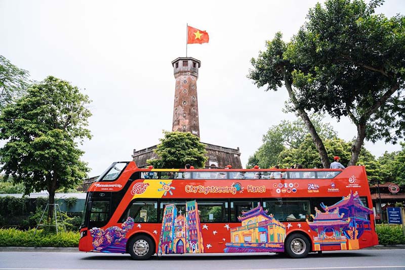 double decker bus in hanoi